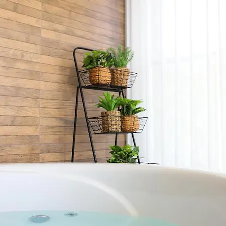 צימר על הים גקוזי ואירוח איכותי Oceanfront Beach House W Jacuzzi Haïfa Extérieur photo