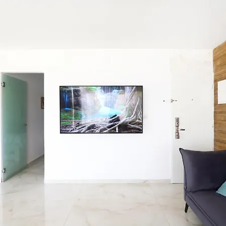 צימר על הים גקוזי ואירוח איכותי Oceanfront Beach House W Jacuzzi Haïfa Extérieur photo