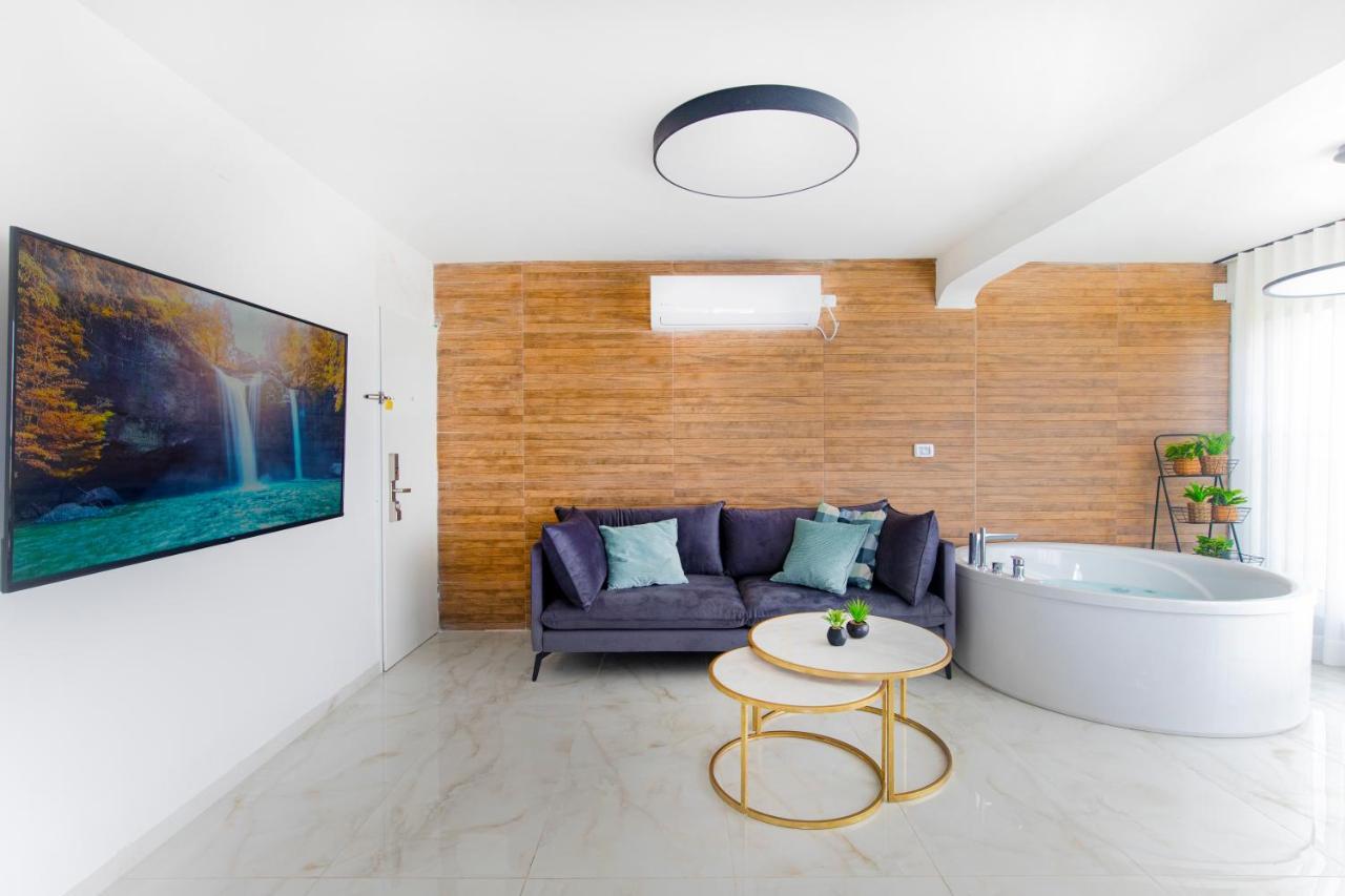 Appartement על הים גקוזי ואירוח איכותי Oceanfront House W Jacuzzi