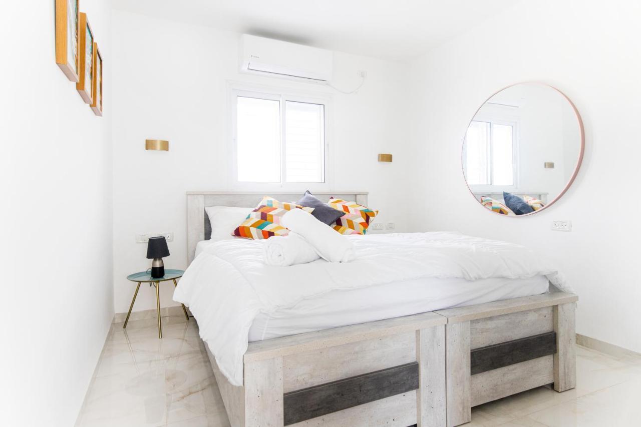 על הים גקוזי ואירוח איכותי Oceanfront House W Jacuzzi * Haifa